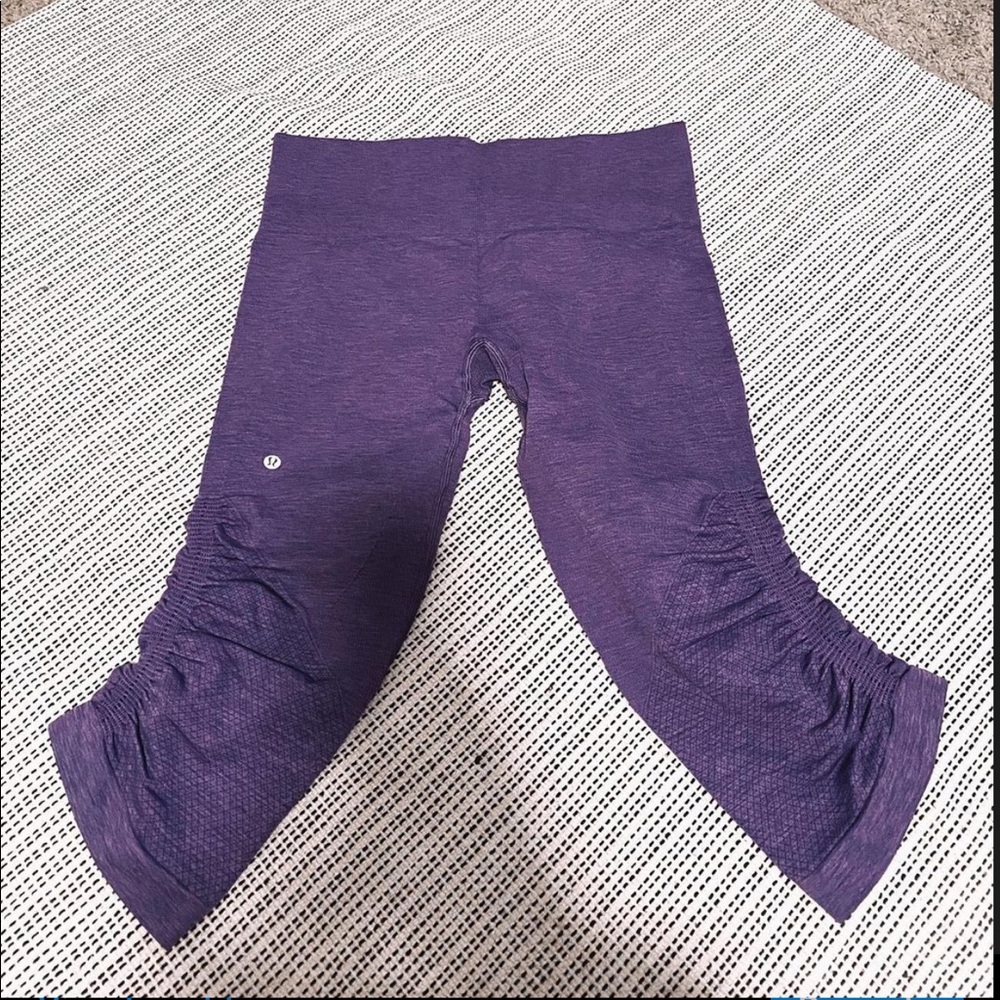 Lululemon in the flow crops